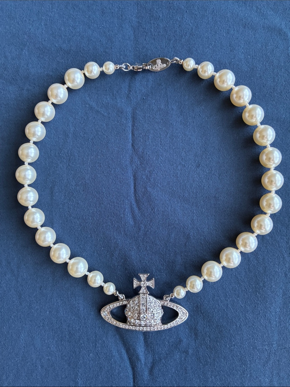 NWOT Vivienne Westwood One Row Pearl Bas Relief Choker, Size W1/38.5 cm/14.5 in